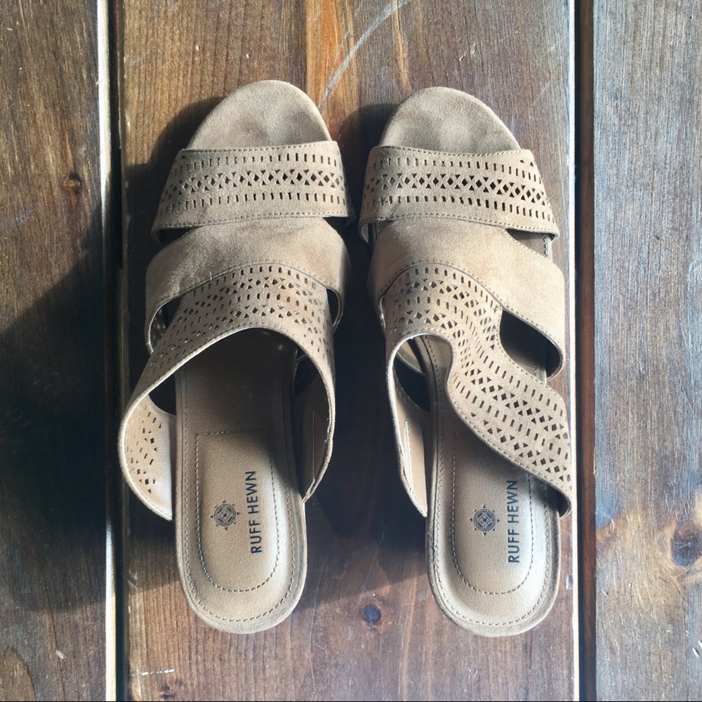 Sandals - Picture 2 of 8